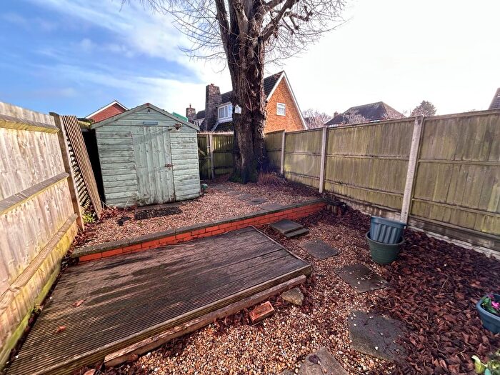 1 Bedroom Flat To Rent In Station Road, Netley Abbey, Southampton, Hampshire, SO31