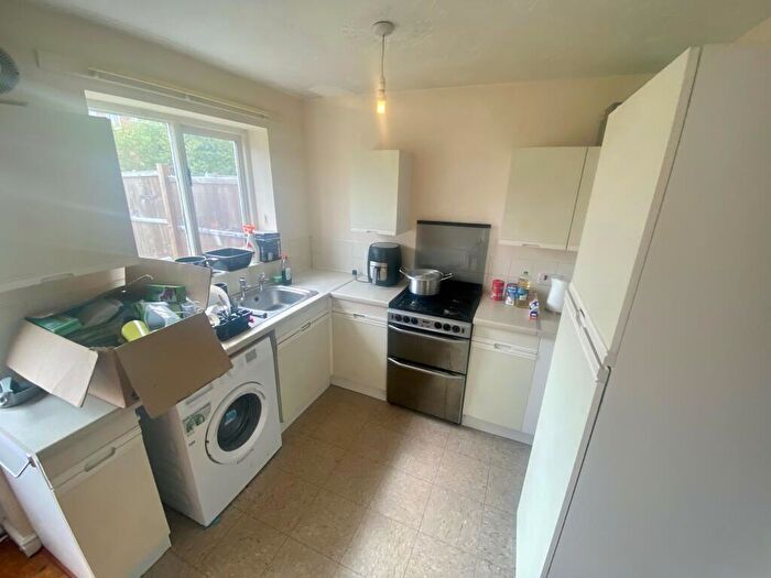 2 Bedroom Semi Detached House To Rent In Heron Drive, Lenton, Nottingham, NG7