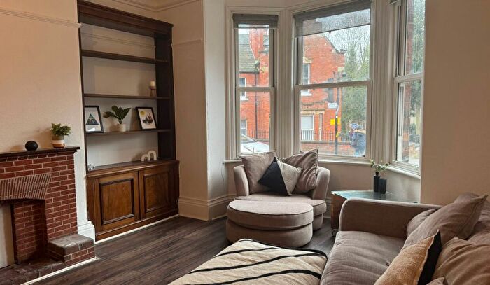 10 Bedroom End Of Terrace House To Rent In West Parade, LN1