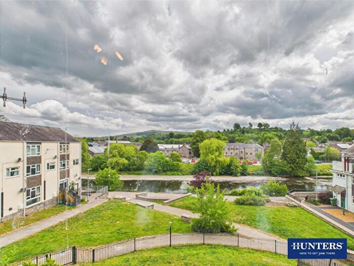 2 Bedroom Flat For Sale In Waterside, Kendal, LA9