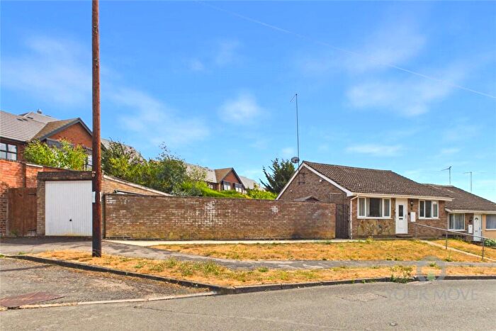 2 Bedroom Bungalow For Sale In Severn Way, Kettering, Northamptonshire, NN16