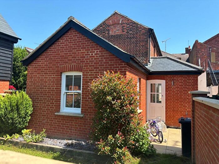 2 Bedroom End Of Terrace House To Rent In Kings Road, Burnham-on-Crouch, CM0