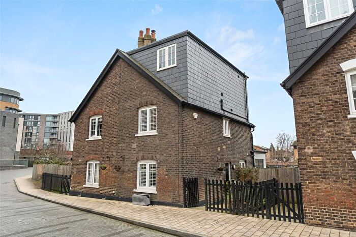 3 Bedroom Detached House For Sale In Railway Cottages, Twickenham, TW1