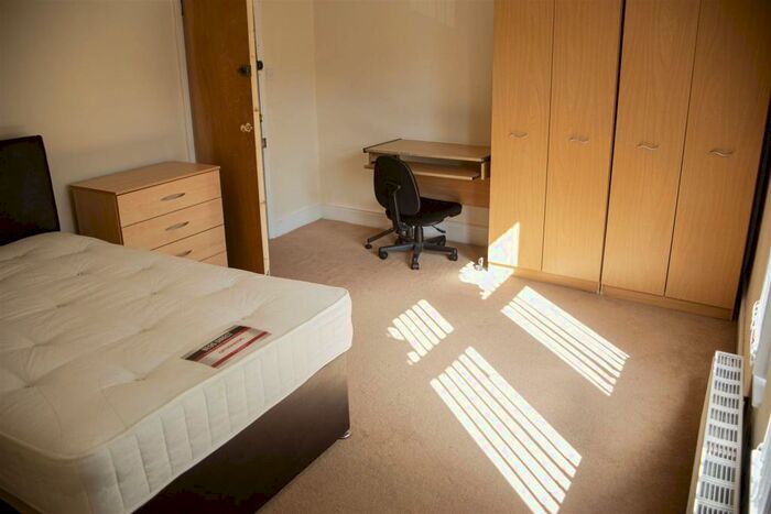 4 Bedroom House To Rent In Warwards Lane, Birmingham, B29