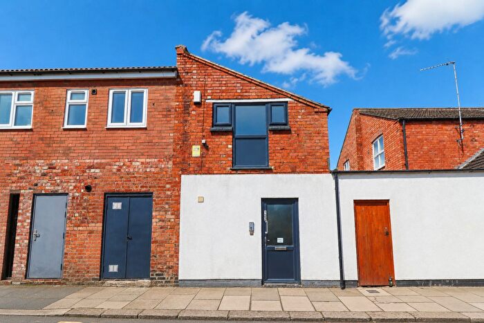 Terraced House To Rent In King Edward Road, Northampton, NN1