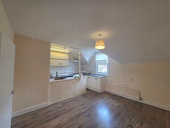 1 Bedroom Flat To Rent In High Street, Wood Green London, N22