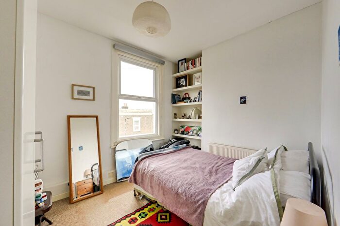 2 Bedroom Flat For Sale In Chadwick Road, Peckham, London, SE15
