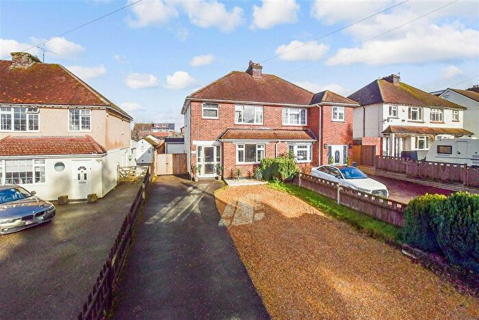 3 Bedroom Semi-Detached House For Sale In London Road, Ditton, Aylesford, Kent, ME20