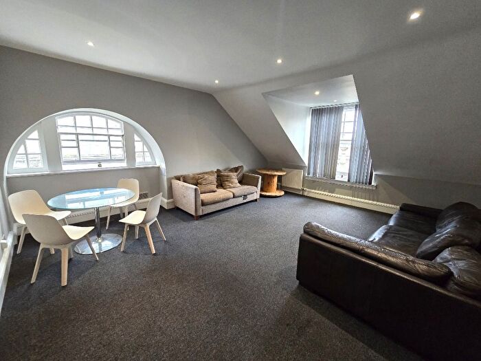 3 Bedroom Flat To Rent In Union Street, City Centre, Aberdeen, AB11