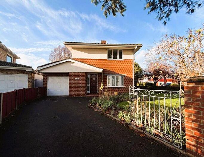 3 Bedroom Detached House To Rent In West Way, Bournemouth, BH9