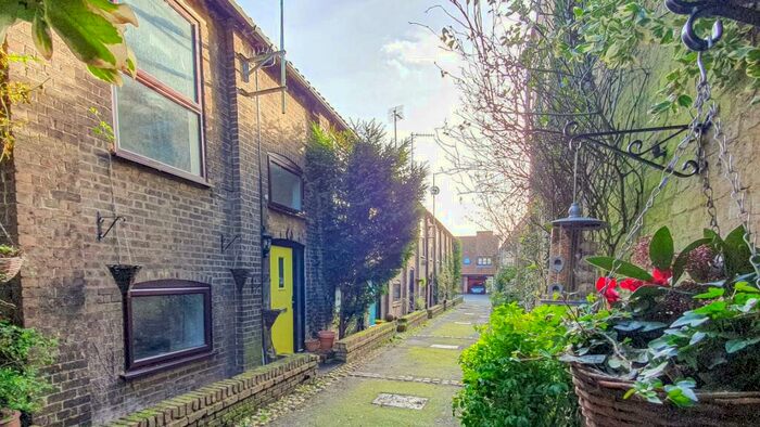 1 Bedroom Terraced House To Rent In Water Row, High Street, Ware, SG12