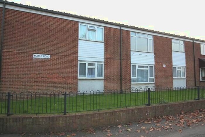 2 Bedroom Flat To Rent In Maple Close, Hayes, Middlesex, UB4