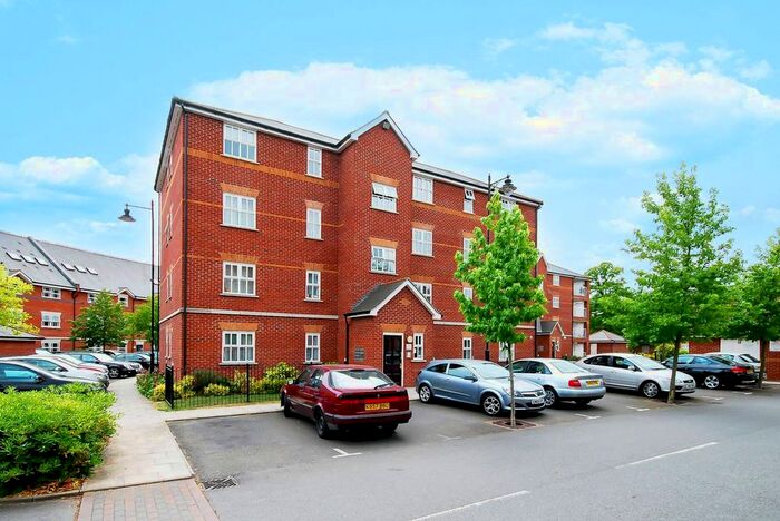 2 Bedroom Flat To Rent In Macmillan Way, Tooting Bec, London, SW17