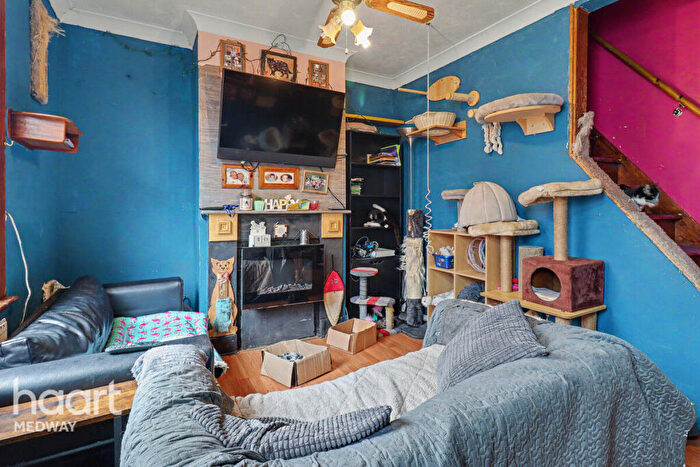 3 Bedroom Terraced House For Sale In Wickham Street, Rochester, ME1