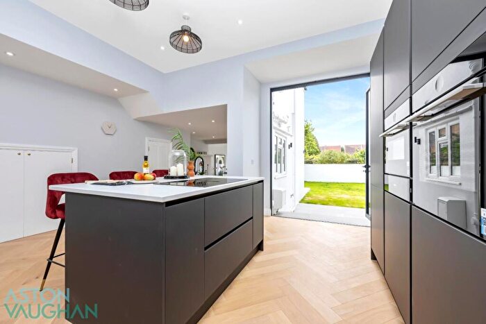 5 Bedroom Semi-Detached House To Rent In Pembroke Crescent, Hove, BN3