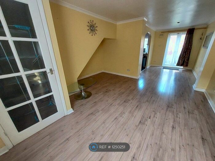 3 Bedroom Terraced House To Rent In St Thomas Walk, Colnbrook SL3