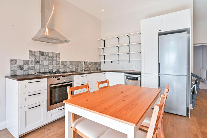 1 Bedroom Flat For Sale In Mundania Road, East Dulwich, London, SE22