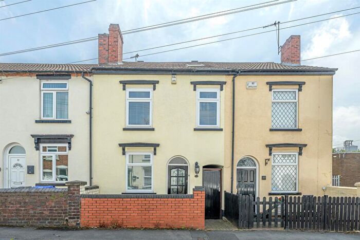 4 Bedroom Terraced House For Sale In Stewkins, Stourbridge, DY8