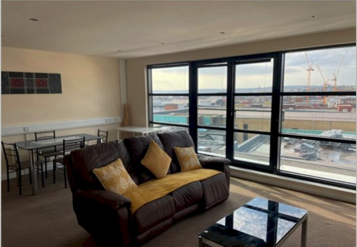 2 Bedroom Flat To Rent In Castle Street, Swansea, SA1