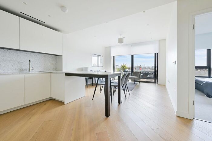 2 Bedroom Flat To Rent In Wood Crescent, White City, London, W12