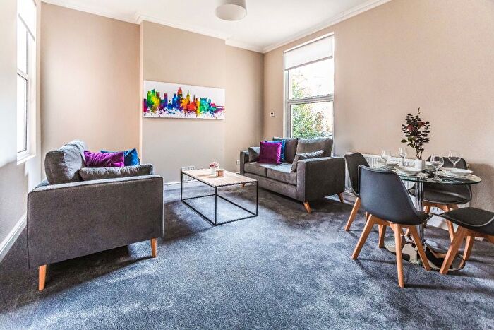 1 Bedroom Flat To Rent In Wellington Villas, Nottingham, Nottinghamshire, NG7