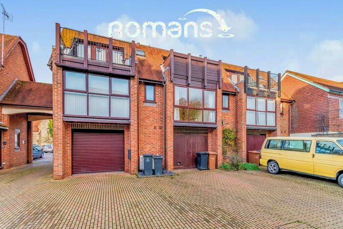 2 Bedroom Town House To Rent In High Street, Stockbridge, SO20