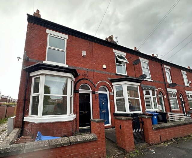 2 Bedroom End Of Terrace House To Rent In Osborne Road, Shaw Heath, SK2
