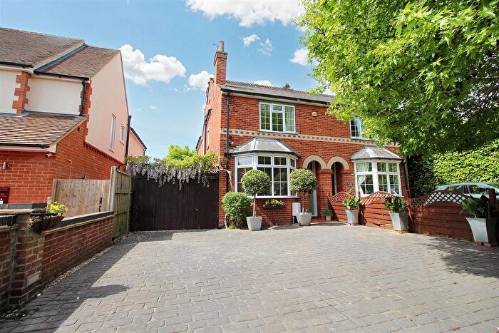 4 Bedroom Semi Detached House For Sale In Holybrook Crescent, Reading, RG30