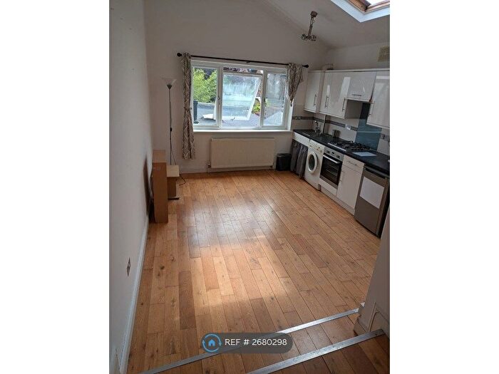 1 Bedroom Flat To Rent In Stanley Road, Teddington, TW11