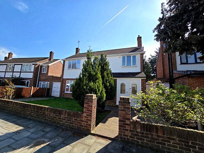 3 Bedroom Detached House To Rent In Naseby Close, Isleworth, TW7