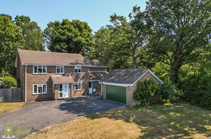 5 Bedroom Detached House For Sale In Hamble Drive, Tadley, Hampshire, RG26