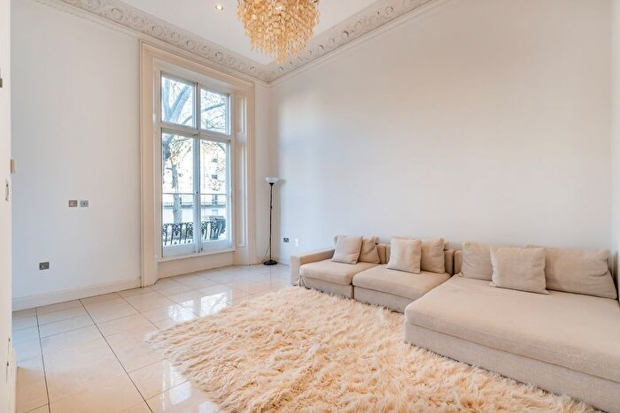 2 Bedroom Flat To Rent In Westbourne Terrace, London, W2