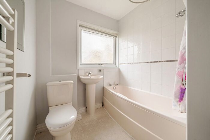 3 Bedroom Terraced House For Sale In Grove Road, Shepperton, TW17