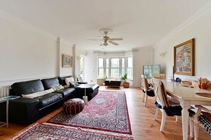 3 Bedroom Flat To Rent In Wyatt Drive, Castelnau, London, SW13