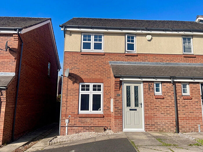 2 Bedroom Town House For Sale In Magdalin Drive, Stanningley, LS28