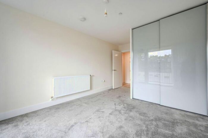 1 Bedroom Flat To Rent In Warwick Lane, Earls Court, W14