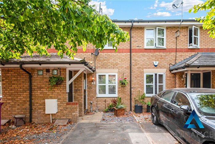 2 Bedroom Terraced House To Rent In Milligan Street, London, E14