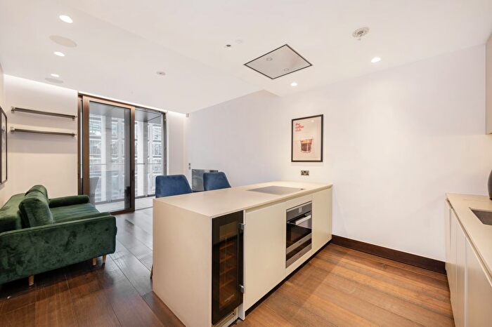 1 Bedroom Flat To Rent In Kings Gate Walk, London, SW1E