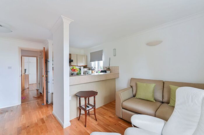 1 Bedroom Flat For Sale In Carlisle Way, Tooting, London, SW17