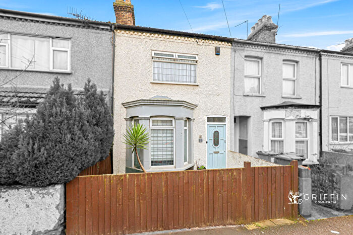 3 Bedroom Terraced House For Sale In Grove Road, Grays, RM17