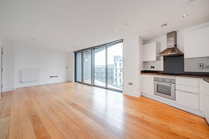 2 Bedroom Flat For Sale In Uxbridge Road, London, W5