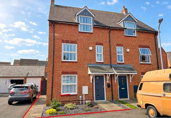 3 Bedroom Semi Detached House For Sale In Teasel Drive, Desborough, NN14