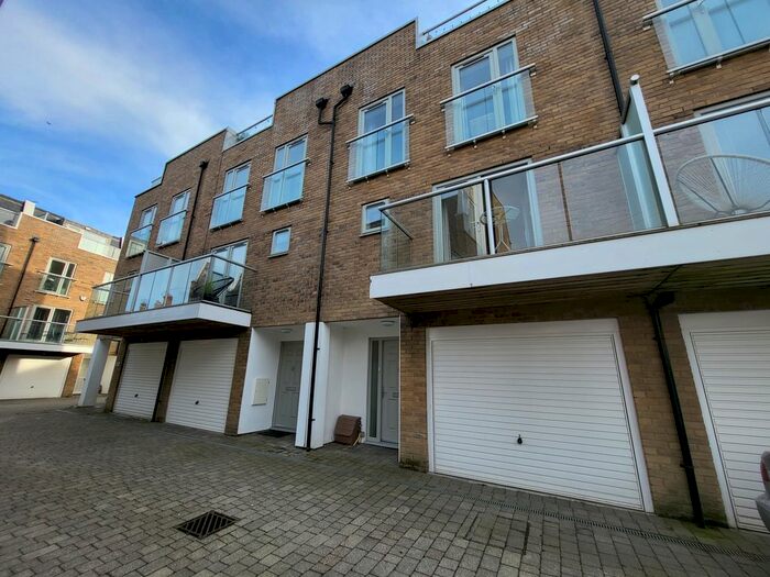 3 Bedroom Terraced House To Rent In The Terrace, Rochester, Kent, ME1