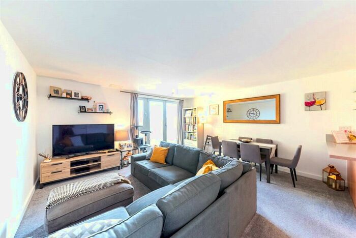 2 Bedroom Apartment To Rent In Eden Grove, Islington, London, N7
