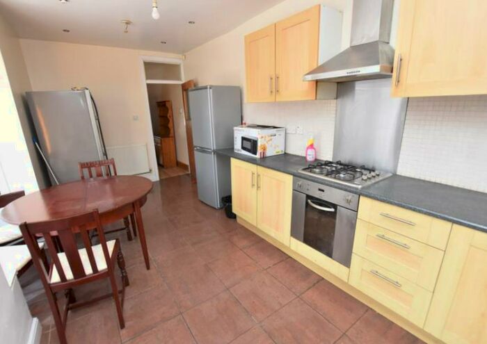3 Bedroom Semi-Detached House To Rent In Gristhorpe Road, Selly Oak, Birmingham, B29
