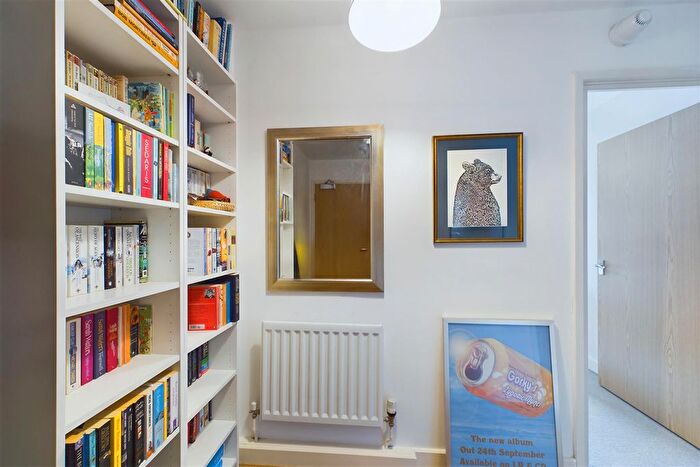 1 Bedroom Flat For Sale In Oakley House, Hotspur Street, London, SE11