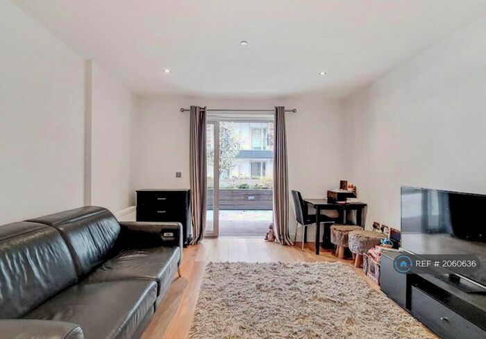 3 Bedroom Flat To Rent In Love Lane, London, SE18