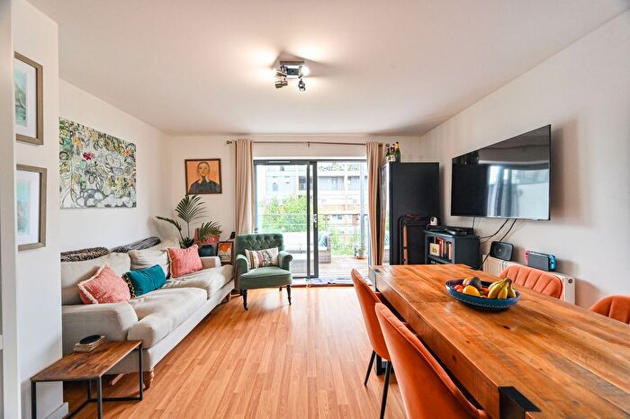 2 Bedroom Flat For Sale In Rushton Walk, Bow, London, E3