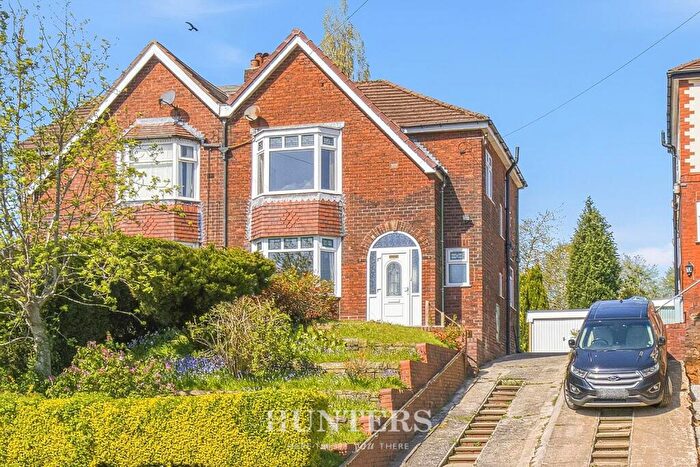 3 Bedroom Semi-Detached House For Sale In Rochdale Road, Middleton, Manchester, M24