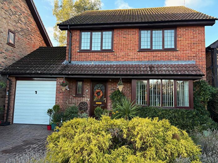 4 Bedroom Detached House For Sale In Iris Road, Woking, GU24